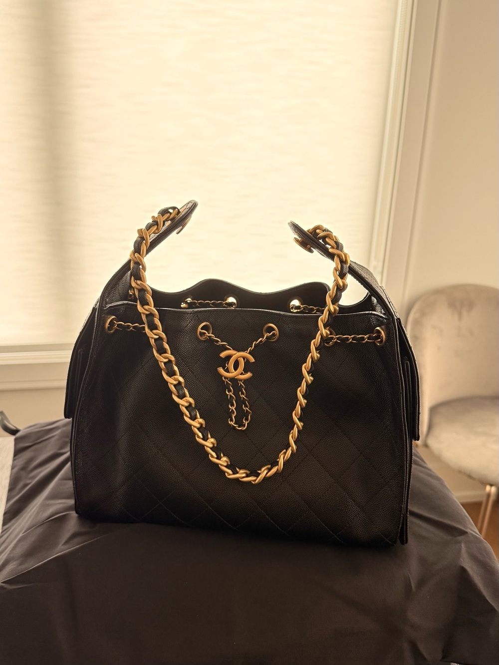 CHANEL Black Quilted Leather Shoulder Bag with Gold Chain